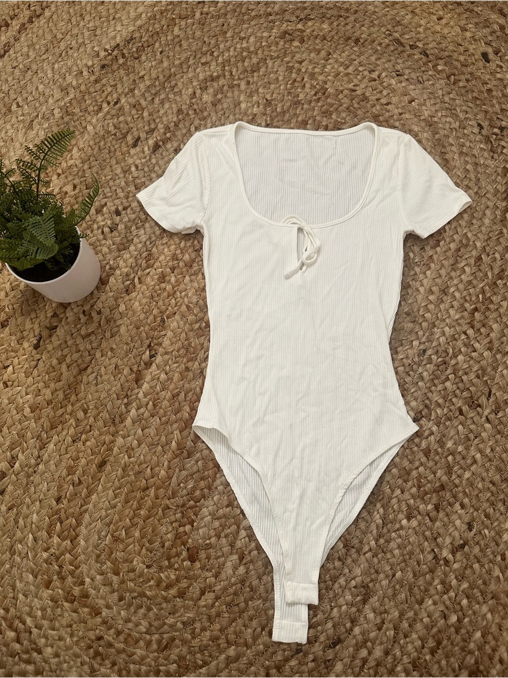 WHITE RIBBED SHORT SLEEVE BODYSUIT